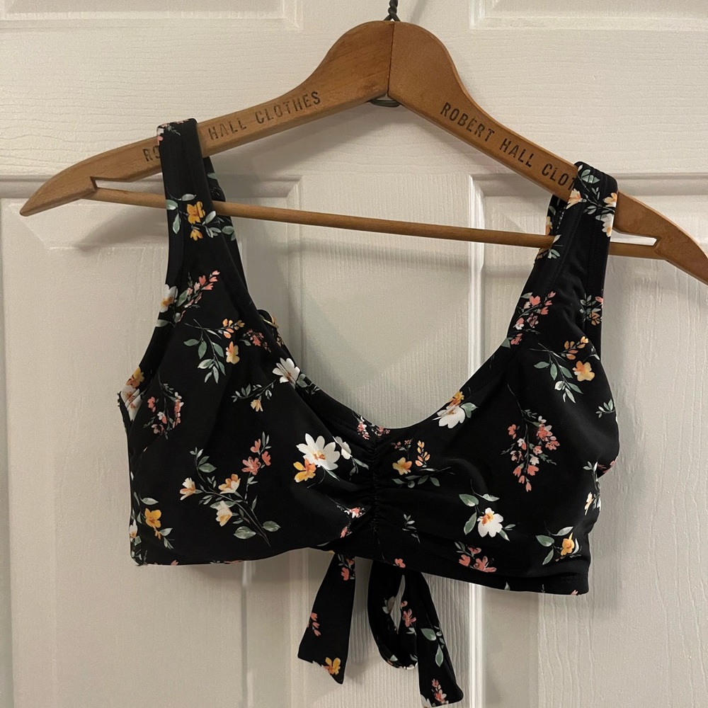 Xhilaration Women’s Floral Bathing Suit Top, D/DD, never worn